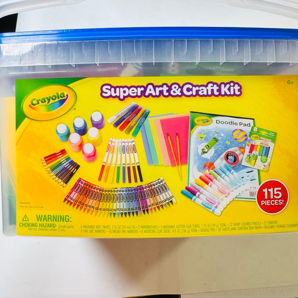 Crayola Art & Craft Set with Vibrant Colors